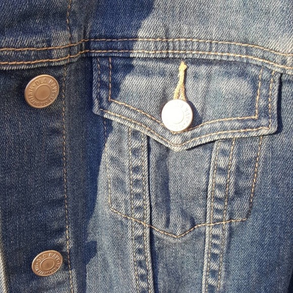 Cozy Spring Classic Denim Jacket Minimalist Closet Must-Have - Picture 5 of 9